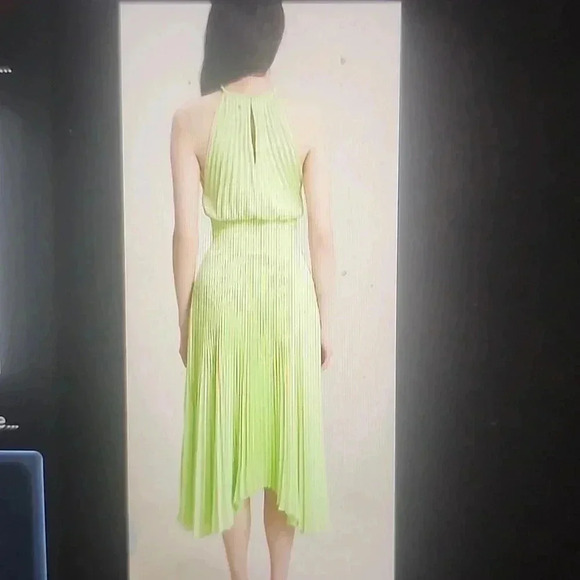 A.L.C GREEN SLEEVELESS RENZO II PLEATED HI-LOW MIDI DRESS SIZE 00 - Picture 2 of 3
